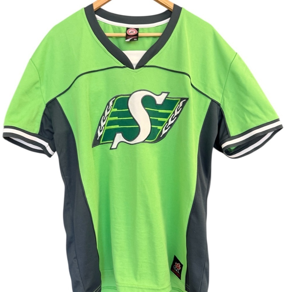 Saskatchewan Roughriders men’s L Rider Pride Green and Gray Men's Jersey GUC